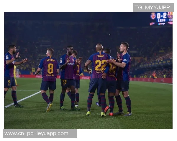 比利亚雷亚尔主场迎战巴塞罗那双方争夺西甲关键积分